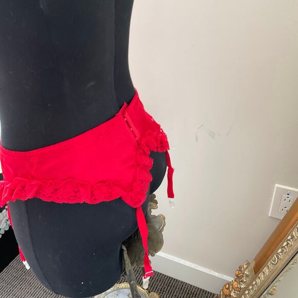 VTG Vintage Ruffle Floral Lace Garter Belts Hook & Eye  Size XL Red - Picture 2 of 3